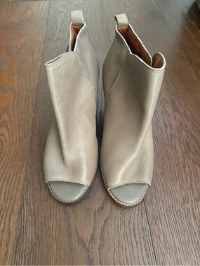NEW - Lucky Brand Taupe Leather Peep-Toe Wedge, Size 9.5